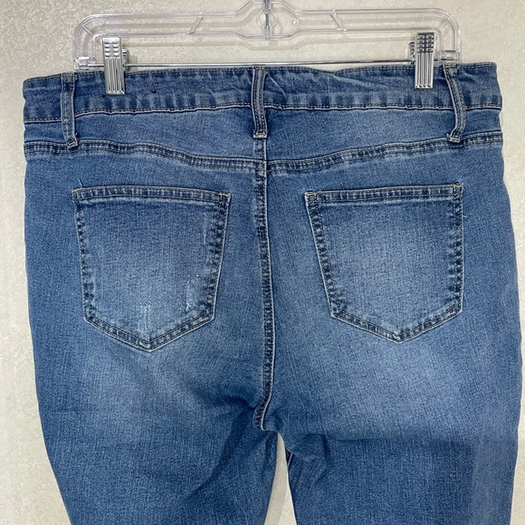Copperflash Cropped Distressed Jeans - Picture 3 of 7